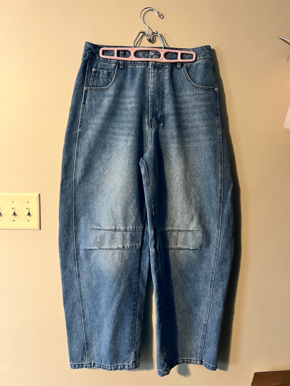 Barrel Jeans in a medium blue wash. Size L unbranded.